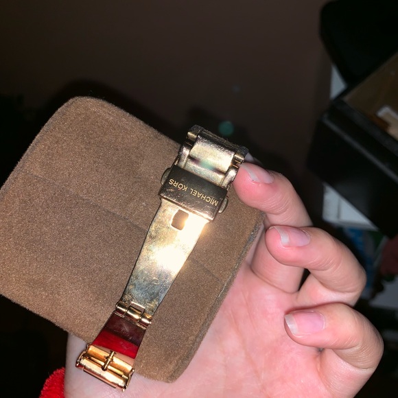 Michael Kors rose gold watch - Picture 2 of 3